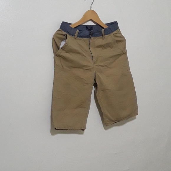 Gap khaki shorts. - Picture 1 of 3